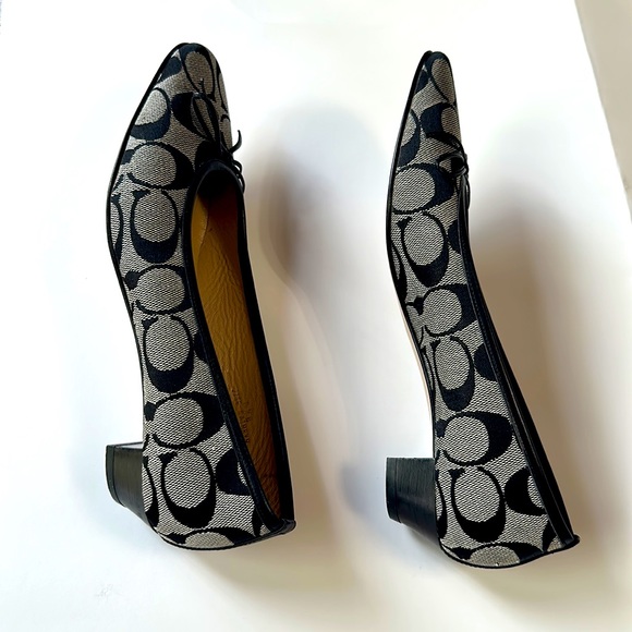 Coach 1” heel monogram shoes size 6 1/2 B - Picture 4 of 10